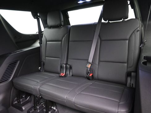 Used 2022 Chevrolet Tahoe Z71 w/ Luxury Package image 16