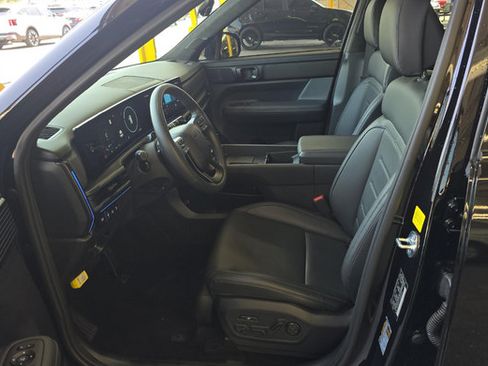 Used 2025 Hyundai Santa Fe Calligraphy AWD/4WD image 5