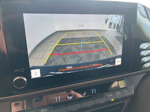 Used 2025 Toyota Camry SE image 14