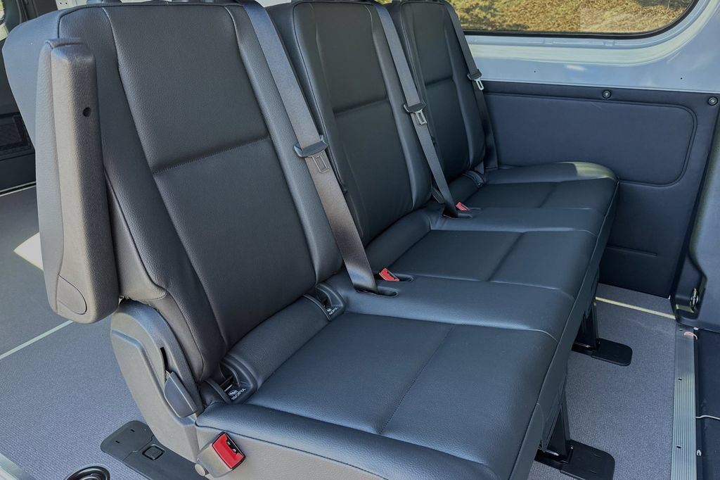 Used 2025 Mercedes-Benz Sprinter 2500 image 9