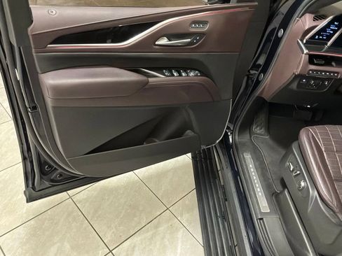 Used 2024 Cadillac Escalade ESV Sport Platinum w/ LPO, ONYX Package AWD/4WD image 5