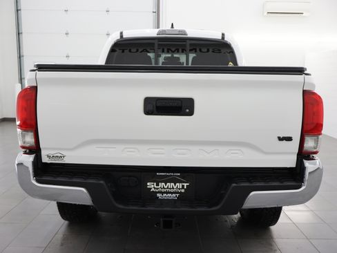 Used 2016 Toyota Tacoma TRD Off-Road image 25