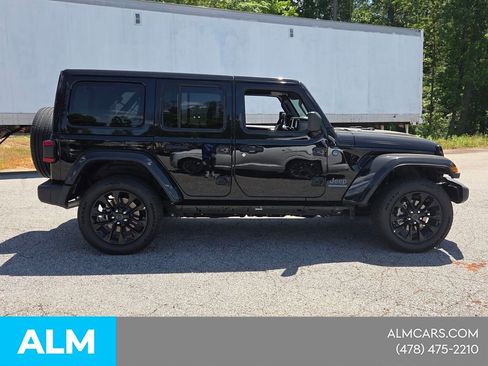 Used 2025 Jeep Wrangler Unlimited Sahara w/ Safety Group AWD/4WD image 16
