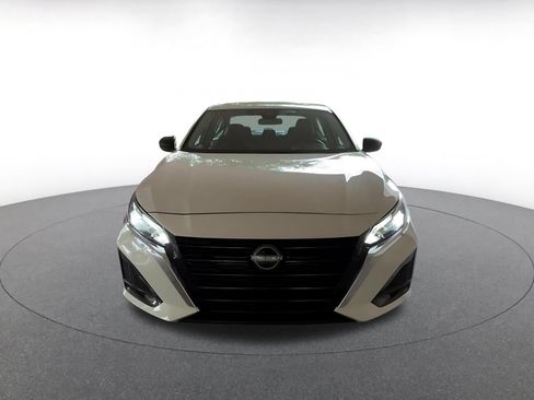 Used 2025 Nissan Altima 2.5 SV FWD image 4