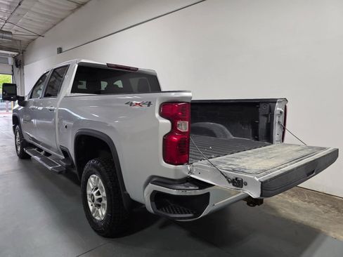 Used 2022 Chevrolet Silverado 2500 LT w/ Convenience Package AWD/4WD image 4