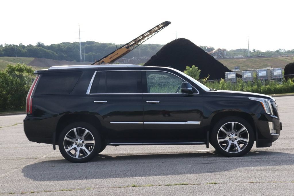 Used 2017 Cadillac Escalade Luxury AWD/4WD image 10