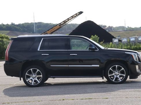 Used 2017 Cadillac Escalade Luxury AWD/4WD image 10