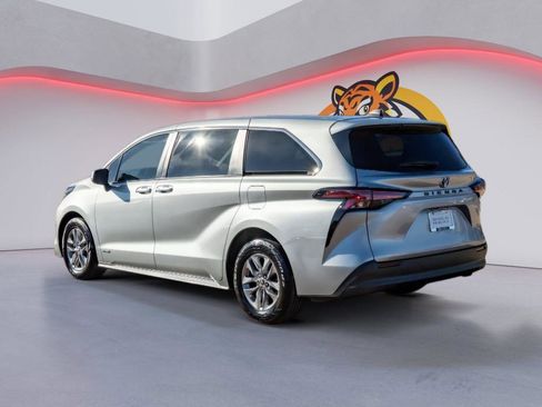 Used 2021 Toyota Sienna LE image 7