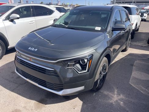 Certified 2025 Kia Niro LX FWD image 4