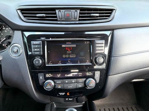 Used 2020 Nissan Rogue SV image 33