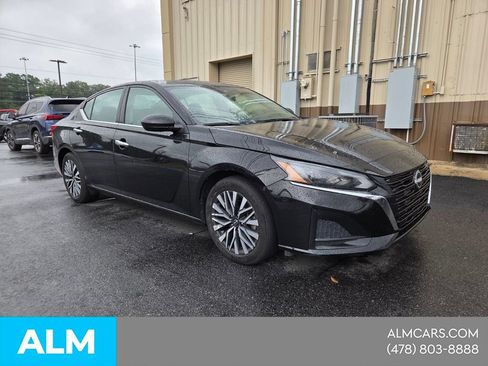 Used 2025 Nissan Altima 2.5 SV FWD image 18