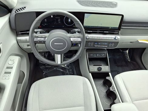 Certified 2025 Hyundai Kona SEL AWD/4WD image 10