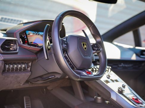 Used 2019 Lamborghini Huracan LP 580-2 image 3