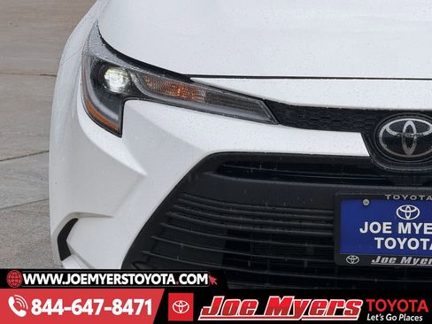 Used 2025 Toyota Corolla LE image 5