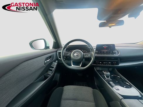 Used 2023 Nissan Rogue SV image 30