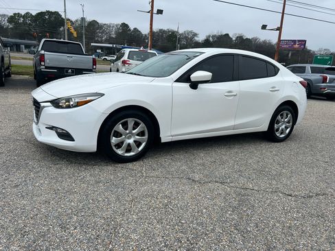 Used 2018 MAZDA MAZDA3 Sport image 9