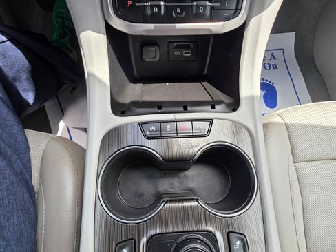 Used 2020 GMC Acadia SLT w/ LPO, Cargo Package FWD image 13
