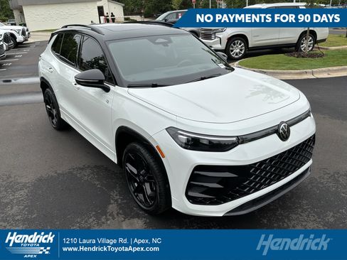Used 2025 Volkswagen Tiguan SE R-Line AWD/4WD image 1