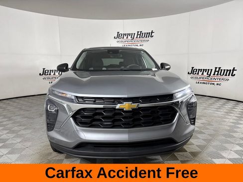 Used 2024 Chevrolet Trax LS w/ Driver Confidence Package FWD image 3