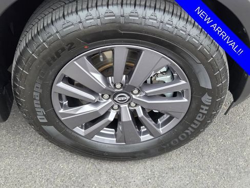 Used 2023 Nissan Pathfinder SV w/ Black Appearance Package FWD image 9