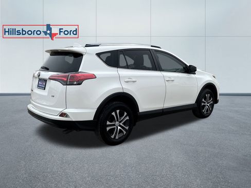 Used 2017 Toyota RAV4 LE image 5