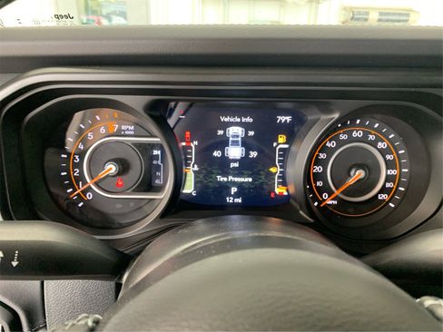 Used 2025 Jeep Gladiator Sport image 14