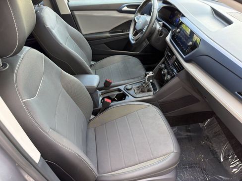 Used 2024 Volkswagen Taos SE AWD/4WD image 23