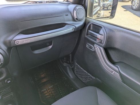 Used 2017 Jeep Wrangler Sport AWD/4WD image 17
