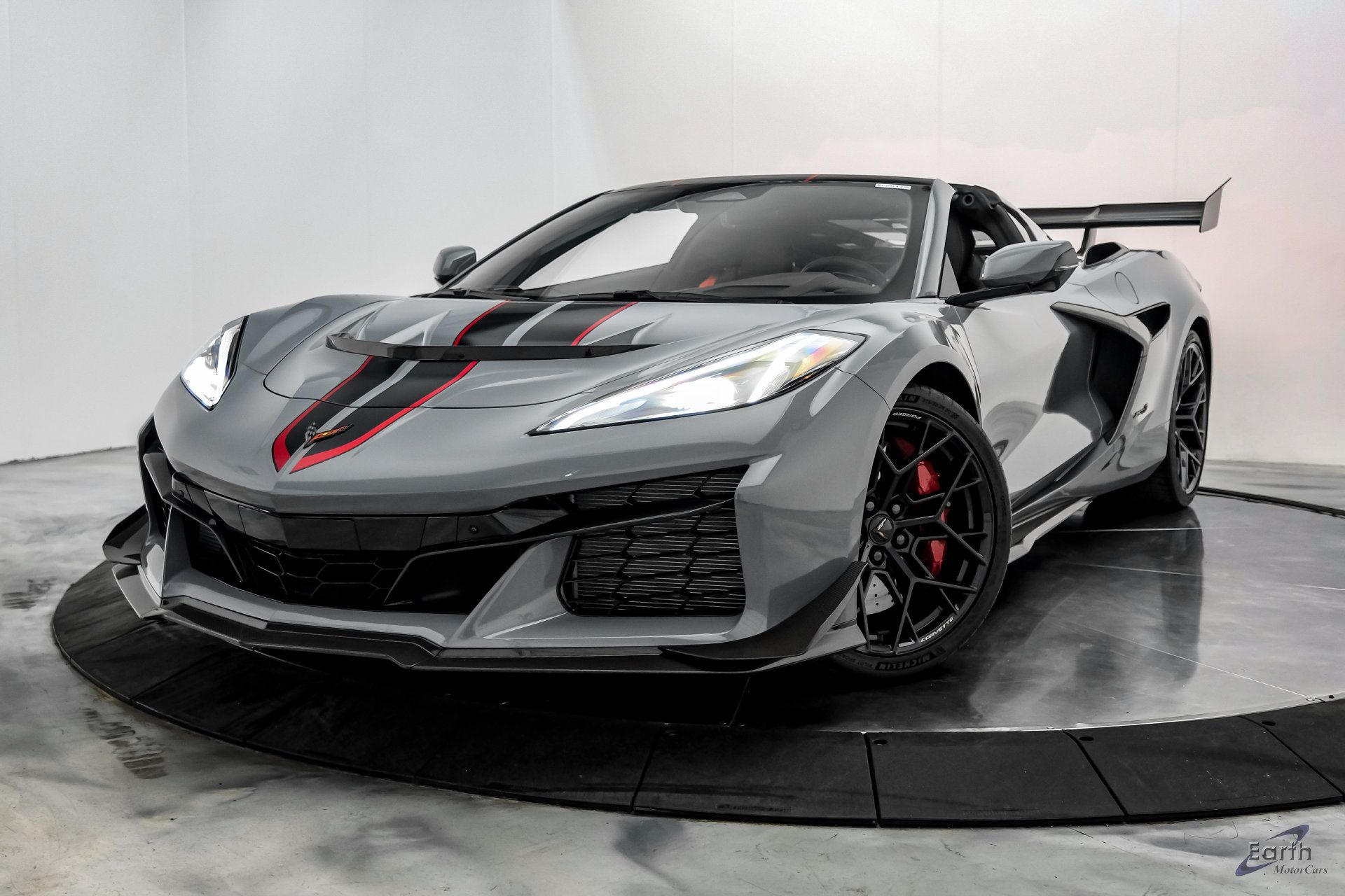 Used 2025 Chevrolet Corvette ZR1 w/ ZR1 Carbon Fiber Aero Package RWD image 7