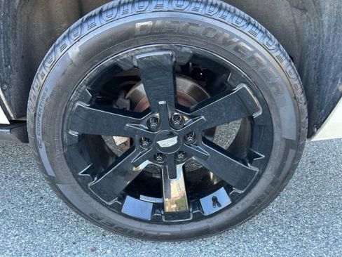 Used 2011 Cadillac Escalade Premium image 36