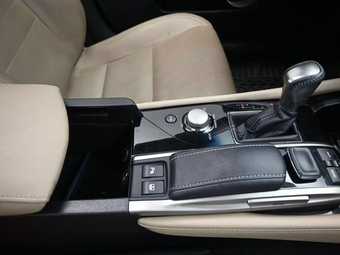 Used 2017 Lexus GS 350 w/ Preferred Accessory Package RWD image 27