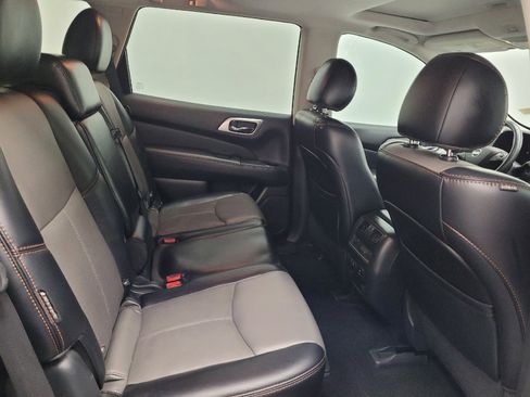 Used 2020 Nissan Pathfinder SL FWD image 19