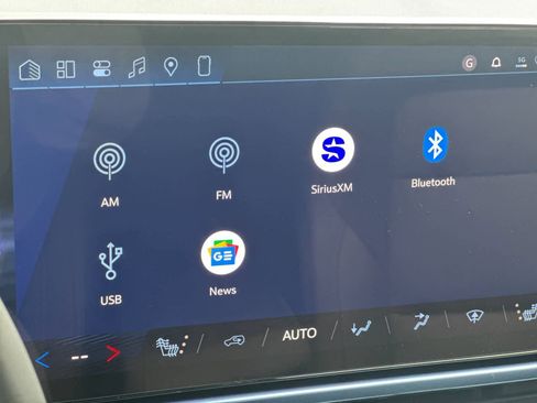 New 2026 Chevrolet Equinox EV LT image 18