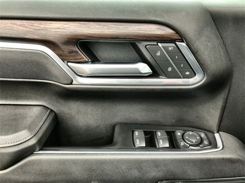 Used 2025 GMC Sierra 1500 SLT image 13