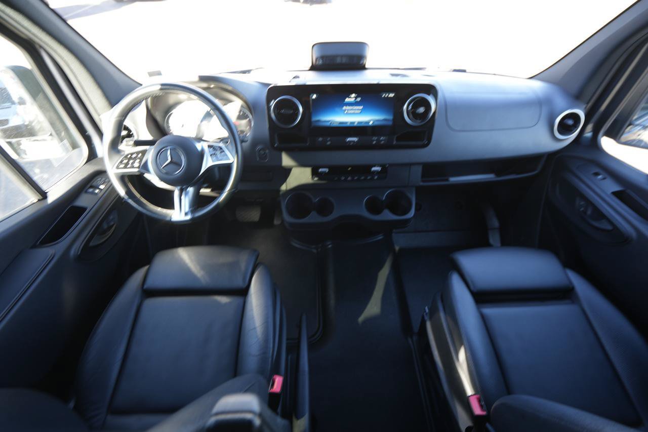 Used 2025 Mercedes-Benz Sprinter 2500 image 21