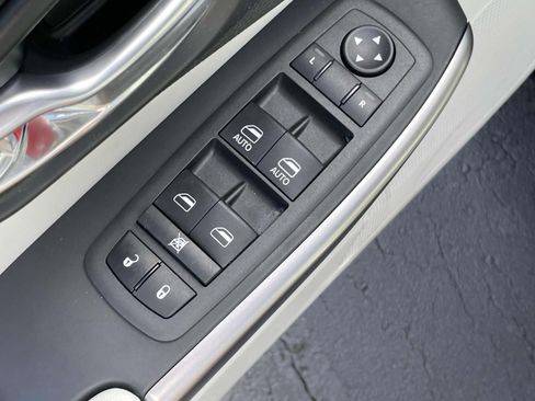 Used 2022 Jeep Cherokee Limited AWD/4WD image 17