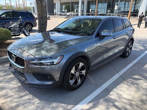 Used 2020 Volvo V60 T5 Cross Country AWD/4WD image 1