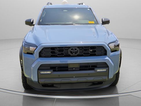 Used 2025 Toyota 4Runner TRD Off-Road Premium AWD/4WD image 2