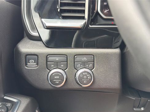 Used 2026 GMC Sierra 2500 SLE w/ SLE Value Package; AWD/4WD image 14