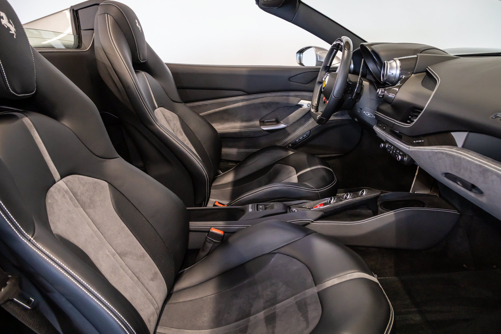 Used 2021 Ferrari F8 Tributo RWD image 37