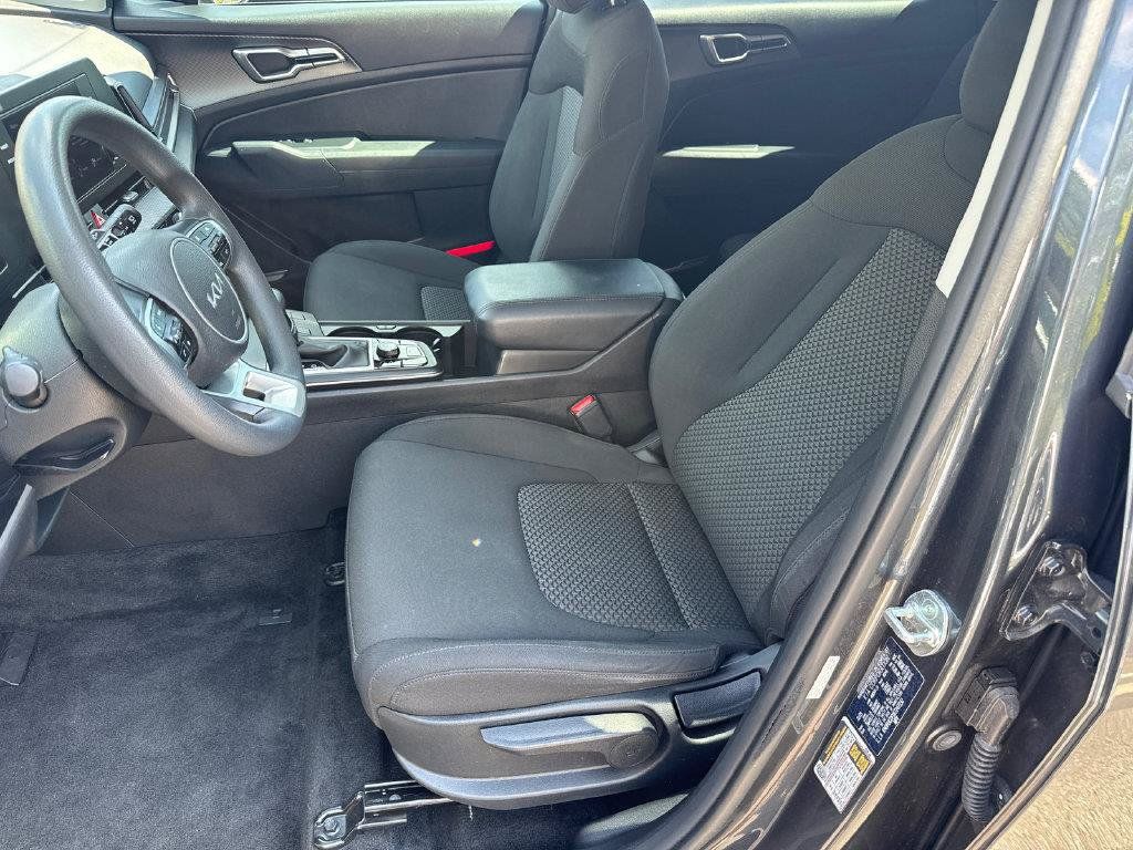 Used 2024 Kia Sportage LX AWD/4WD image 9