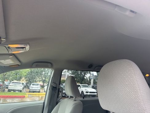 Used 2014 Toyota Sienna LE FWD image 10