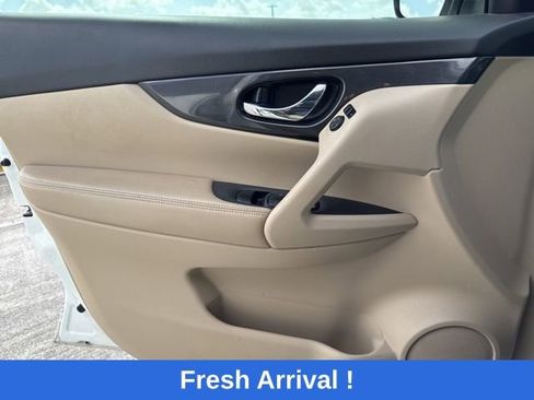 Used 2020 Nissan Rogue SV image 10