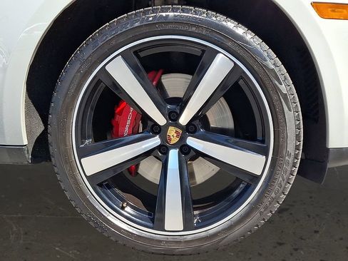 Used 2024 Porsche Macan S AWD/4WD image 9