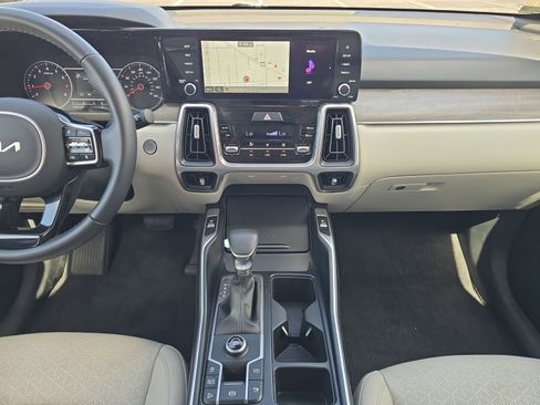 Used 2023 Kia Sorento EX w/ Panoramic Sunroof Package FWD image 11