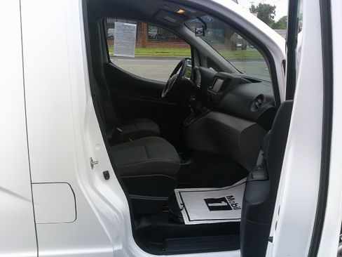 Used 2020 Nissan NV200 S w/ Sliding Glass Door Package FWD image 18