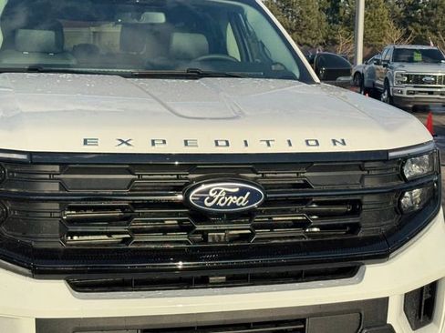 New 2026 Ford Expedition Active image 4