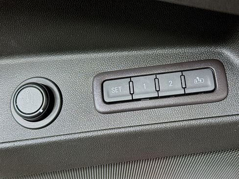 Used 2020 Chevrolet Equinox Premier image 34