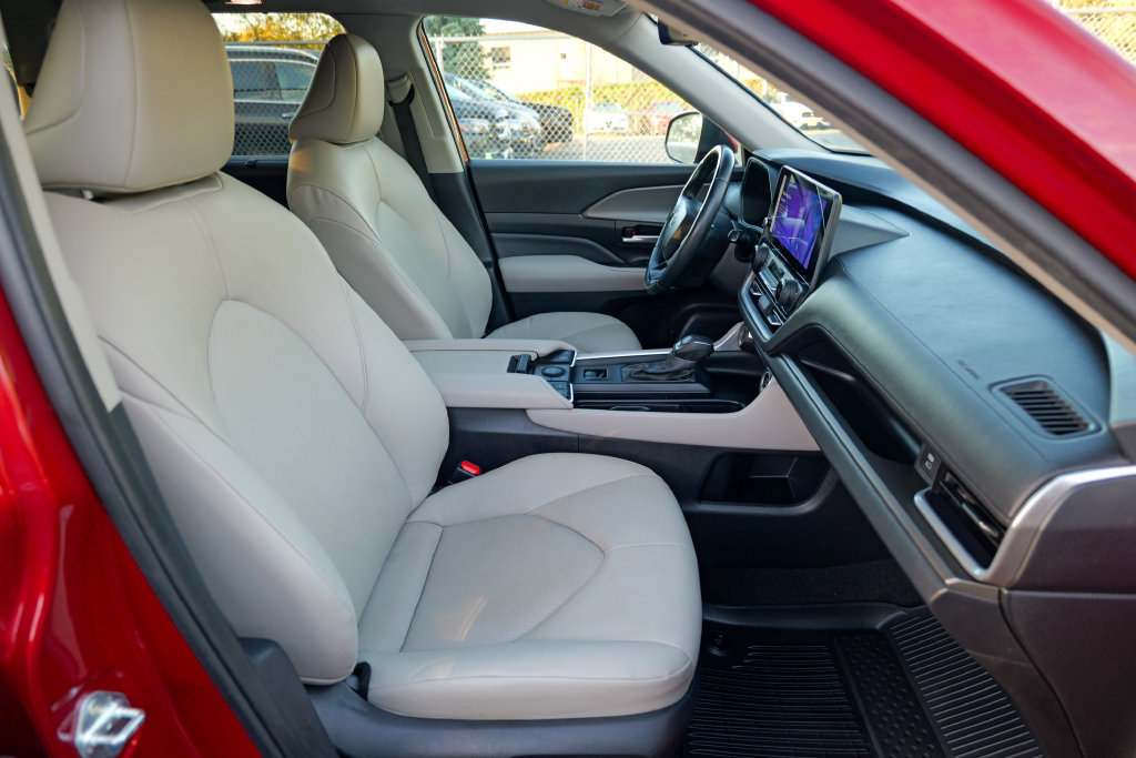 Used 2024 Toyota Grand Highlander AWD image 34