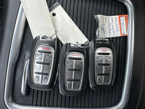 Used 2020 Chrysler Pacifica Limited FWD image 53